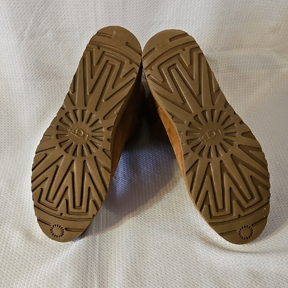 UGG Women's Chestnut Suede Ankle Booties - Picture 5 of 7